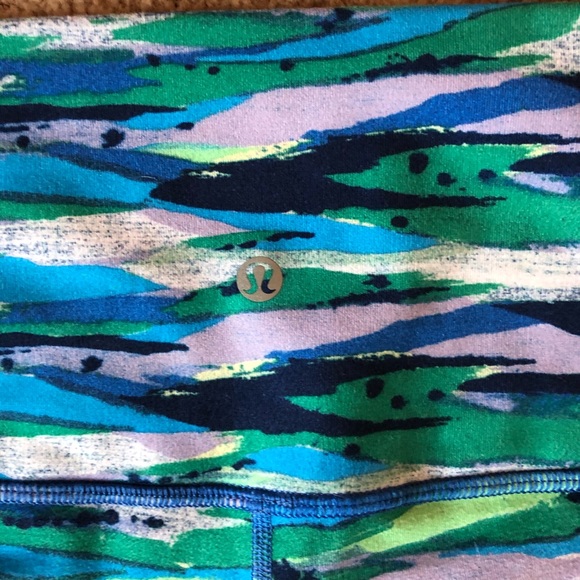 Lululemon shorts - Picture 6 of 8